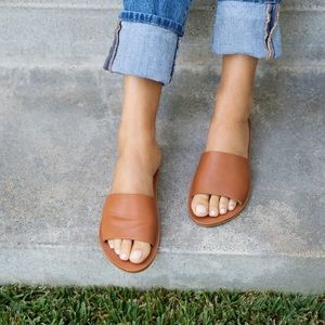Beek • Mockingbird sandals